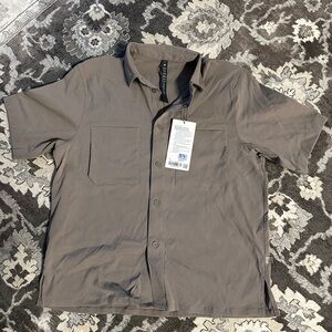 Men's Brown Short Sleeve Button-Up Shirt